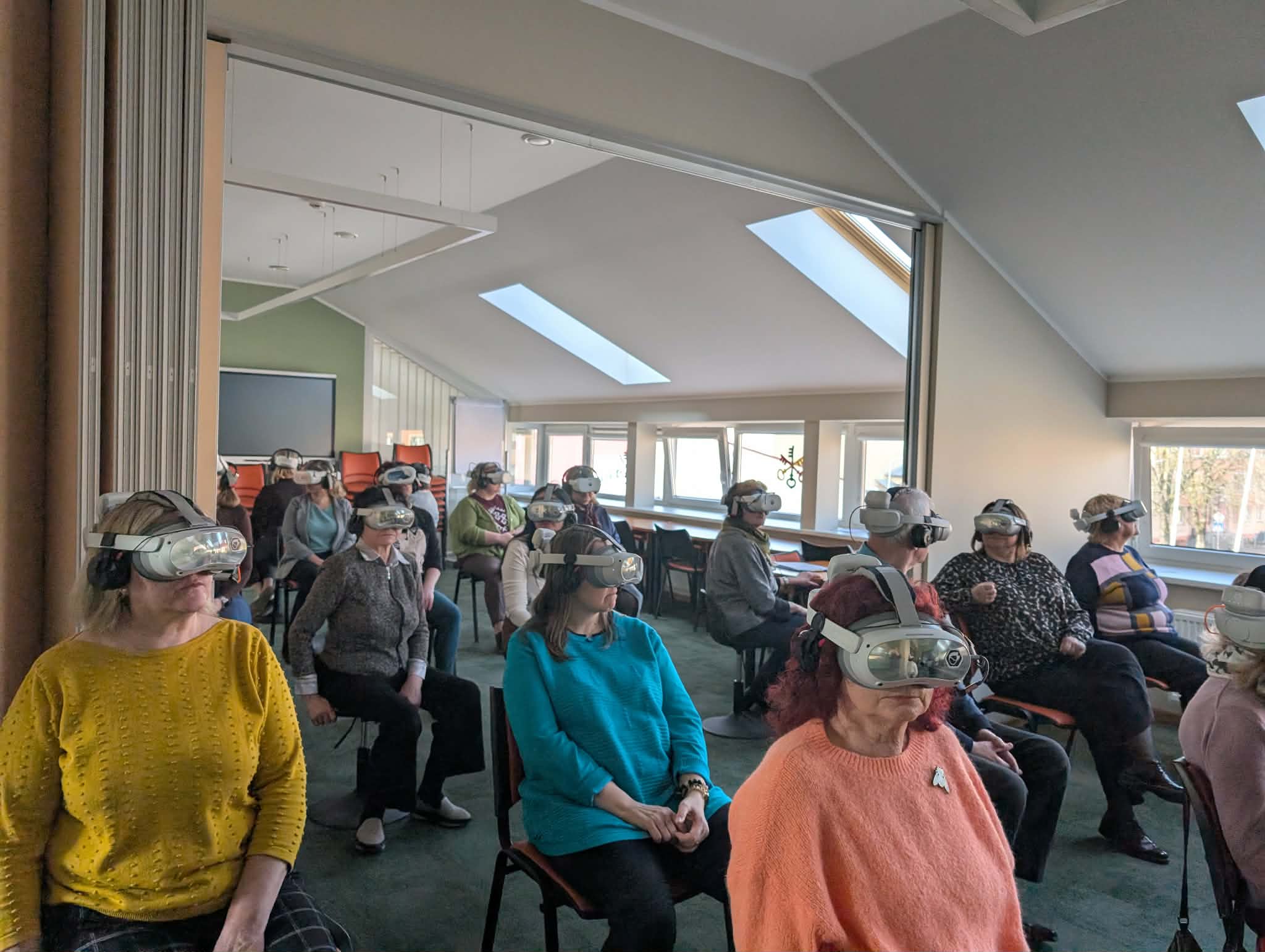 išskirtinę pažintinę veiklą – žiūrėjo virtualios realybės filmą „AŠ LIETUVA 2: KELIONĖ Į SAVE“.