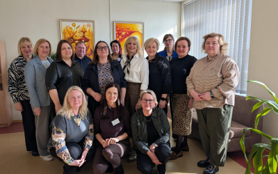 Lazdijų švietimo centro darbuotojai ir Lazdijų Motiejaus Gustaičio gimnazijos vadovai, Vaiko gerovės komandos nariai bei švietimo pagalbos specialistais