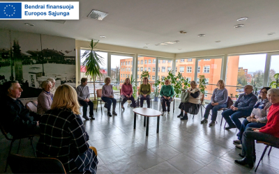 VšĮ Lazdijų švietimo centras sukvietė senjorus į savęs ir aplinkos pažinimo, tobulėjimo, meninės raiškos bei nuoširdžios bendrystės užsiėmimus, kuriuos jungia projektas „Įkvėpk gyvenimo džiaugsmo“.  Svarbiausias tikslas – atliepti senjorų poreikius