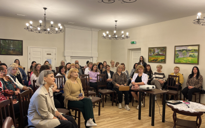 Lazdijų švietimo centras su Lazdijų rajono savivaldybe organizavo trečiąjį „Tūkstantmečio mokyklos I“ programos įtraukiojo ugdymo forumą „Pasaulis man padeda. Kaip kurti dialogo ir pasitikėjimo kultūrą mokykloje?