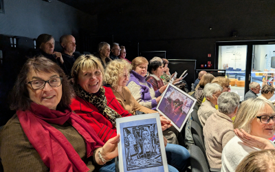 Literatūros ir meno kupiną bendrystę Lazdijų senjorai patyrė  kelionėje į Vilnių! Apsilankymas Vilniaus knygų mugėje, kurios šių metų šūkis – „Žodis ieško savo žmogaus“ – ypač prasmingai atliepė mūsų bendruomenės vertybes.